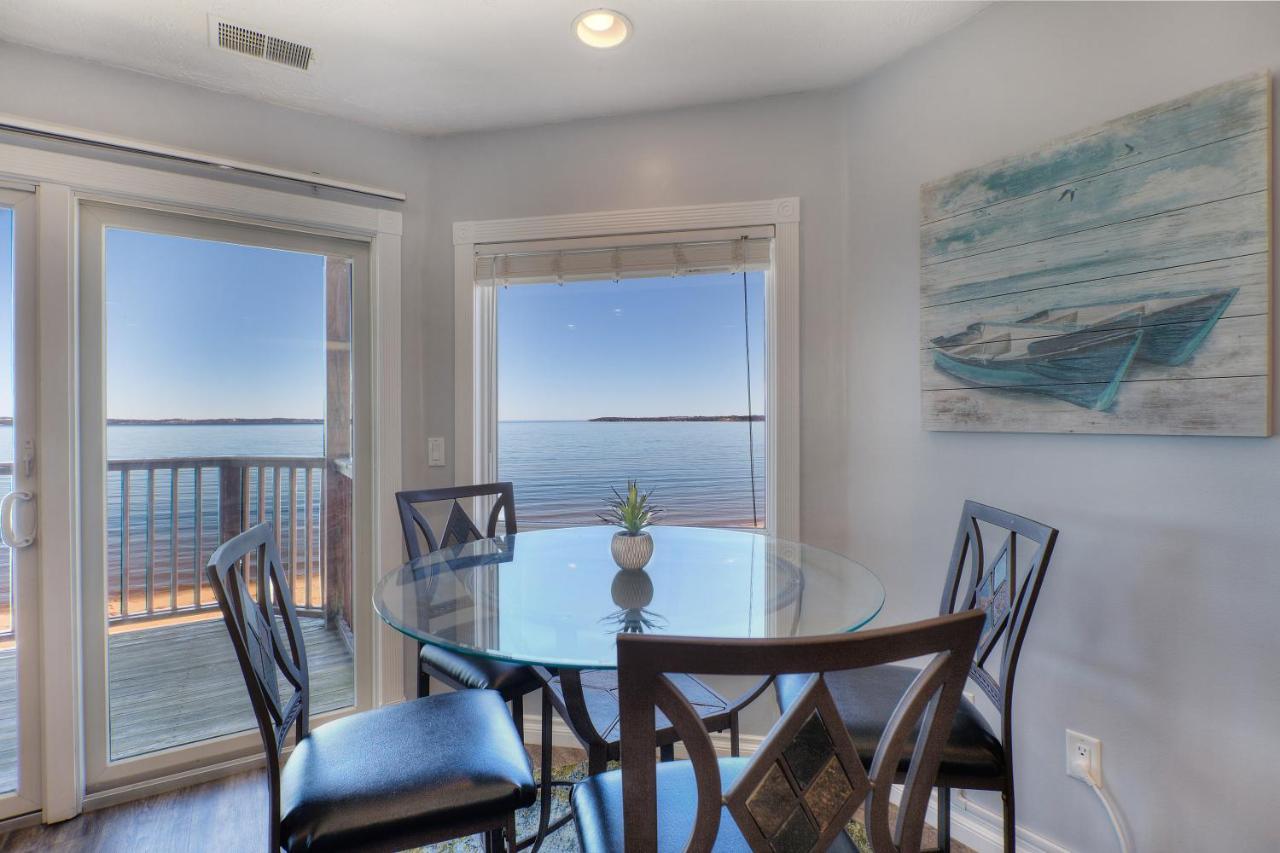 Beachside 216 With Pool Hot Tub And Private Deck Overlooking East Bay Traverse City Zewnętrze zdjęcie