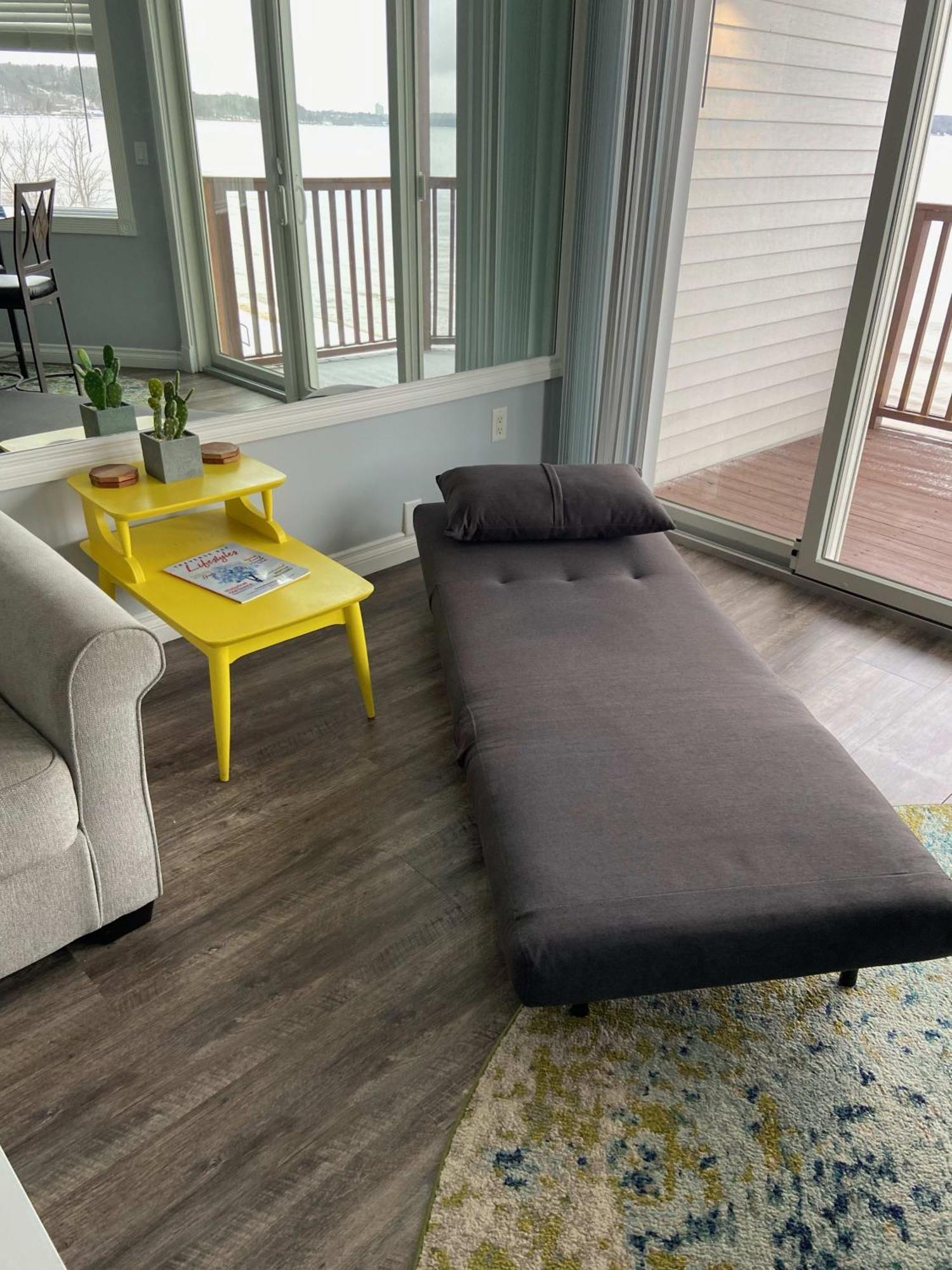 Beachside 216 With Pool Hot Tub And Private Deck Overlooking East Bay Traverse City Zewnętrze zdjęcie